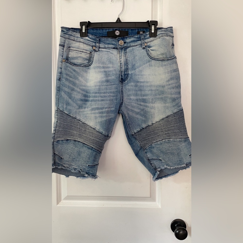 SIZE 36 JORDAN CRAIG JEAN SHORTS….EUC